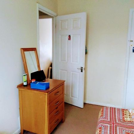 Comfortable Double Bedroom In London Hornchurch Kültér fotó