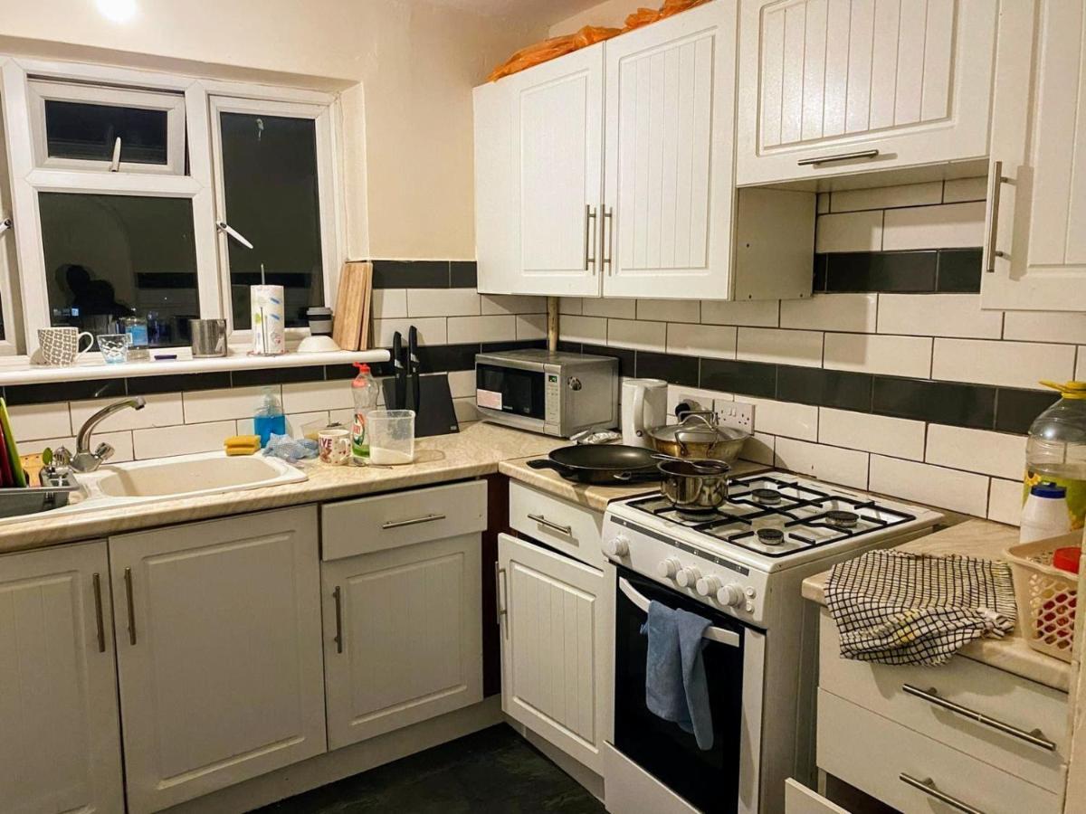 Comfortable Double Bedroom In London Hornchurch Kültér fotó